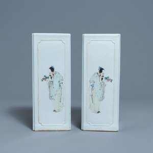 Une paire de porte-chapeaux de forme carrée en porcelaine de Chine qianjiang cai, 19/20ème — photo 5