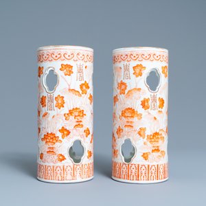 Une paire de porte-chapeaux en porcelaine de Chine en rouge de fer et doré, marque de Tongzhi, 19ème — photo 4