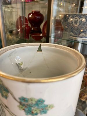 Une paire de porte-chapeaux en porcelaine de Chine famille rose et un vase de Canton, 19/20ème — photo 10