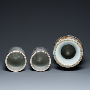 Une paire de porte-chapeaux en porcelaine de Chine famille rose et un vase de Canton, 19/20ème — photo 6