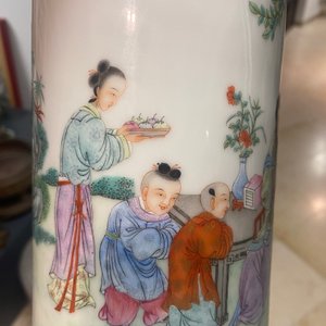 Une paire de porte-chapeaux en porcelaine de Chine famille rose, marque 'Lin zhi cheng xiang, République — photo 15