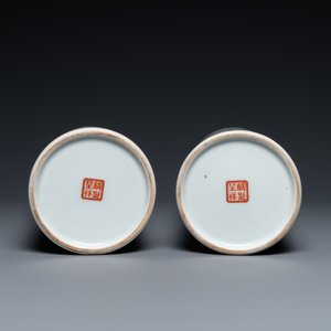 Une paire de porte-chapeaux en porcelaine de Chine famille rose, marque 'Lin zhi cheng xiang, République — photo 6