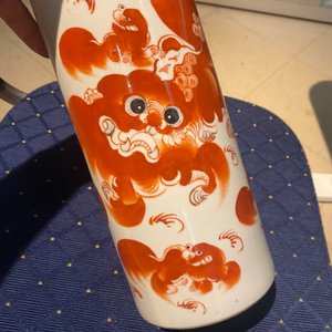 Une paire de porte-chapeaux, un repose-tête et un vase en porcelaine de Chine, 19/20ème — photo 25