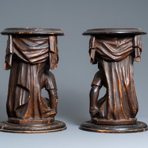 Une paire de porte-torchères en résineux sculpté et patiné en forme de Maures assis, Venise, Italie, 17/18ème — photo 4