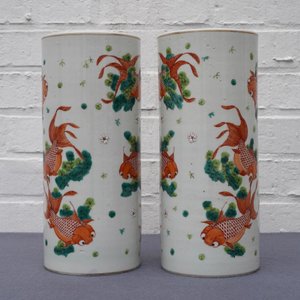 Une paire de portes-chapeau en porcelaine de Chine à décor de poissons, marque et époque de Tongzhi — photo 10