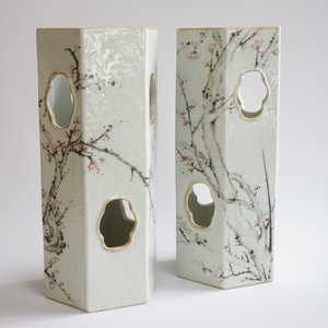 Une paire de portes-chapeaux en porcelaine de Chine qianjiang cai, 19/20ème — photo 8