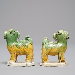 Une paire de portes-encens en biscuit émaillé verte en forme de lions, épave Ca Mau, Yongzheng — photo 4