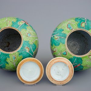 Une paire de pots à gingembre à décor de choux et insectes en porcelaine de Chine, 19ème — photo 6