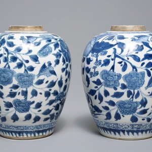 Une paire de pots à gingembre en porcelaine de Chine bleu et blanc, Kangxi — photo 1
