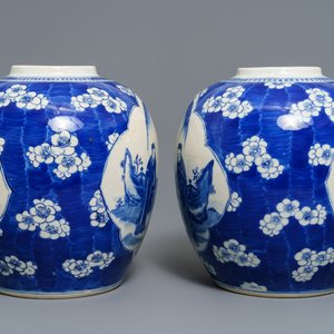 Une paire de pots à gingembre en porcelaine de Chine bleu et blanc, marque de Kangxi, 19ème — photo 4