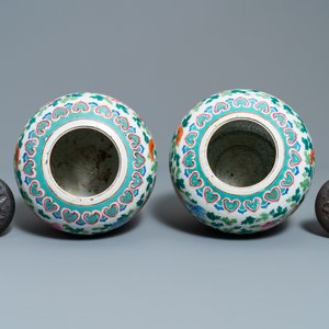 Une paire de pots à gingembre en porcelaine de Chine famille rose, 19ème — photo 6