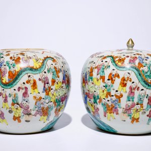 Une paire de pots à gingembre en porcelaine de Chine famille rose, 19ème — photo 2