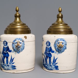 Une paire de pots à tabac en faïence de Bruxelles bleu et blanc, fin du 18ème — photo 4