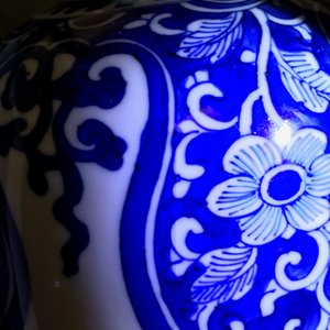 Une paire de pots couverts en porcelaine de Chine bleu et blanc, Kangxi — photo 15
