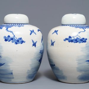 Une paire de pots couverts en porcelaine de Chine bleu et blanc, marque de Kangxi, 19ème — photo 3