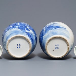 Une paire de pots couverts en porcelaine de Chine bleu et blanc, marque de Kangxi, 19ème — photo 6