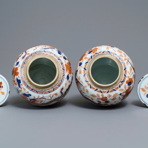 Une paire de pots couverts en porcelaine de Chine de style Imari, Kangxi — photo 5