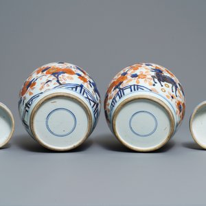 Une paire de pots couverts en porcelaine de Chine de style Imari, Kangxi — photo 6