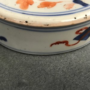 Une paire de pots couverts en porcelaine de Chine de style Imari, Kangxi — photo 10
