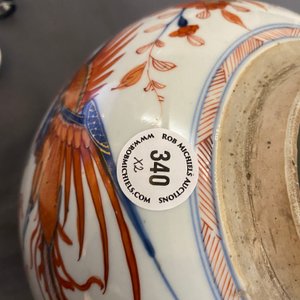 Une paire de pots couverts en porcelaine de Chine de style Imari, Kangxi — photo 16