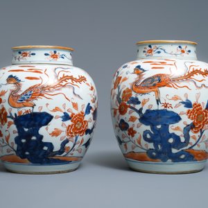 Une paire de pots couverts en porcelaine de Chine de style Imari, Kangxi — photo 3
