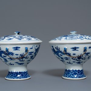 Une paire de pots couverts en porcelaine de Chine en bleu et blanc, 19ème — photo 2