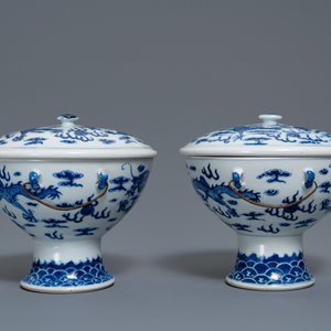 Une paire de pots couverts en porcelaine de Chine en bleu et blanc, 19ème — photo 4