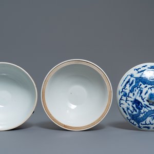 Une paire de pots couverts en porcelaine de Chine en bleu et blanc, 19ème — photo 7