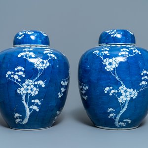 Une paire de pots couverts en porcelaine de Chine en bleu et blanc, 19ème — photo 3