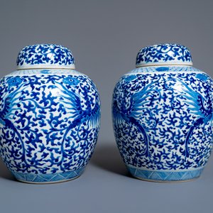Une paire de pots couverts en porcelaine de Chine en bleu et blanc, marque de Kangxi, 19ème — photo 5