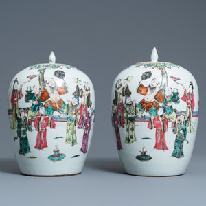 Une paire de pots couverts en porcelaine de Chine famille rose, 19ème — photo 1