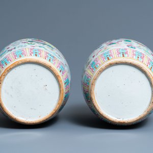 Une paire de pots couverts en porcelaine de Chine famille rose à décor d'antiquités, 19ème — photo 12