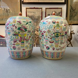 Une paire de pots couverts en porcelaine de Chine famille rose à décor d'antiquités, 19ème — photo 17