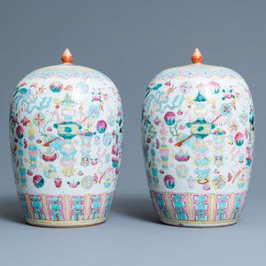 Une paire de pots couverts en porcelaine de Chine famille rose à décor d'antiquités, 19ème — photo 5