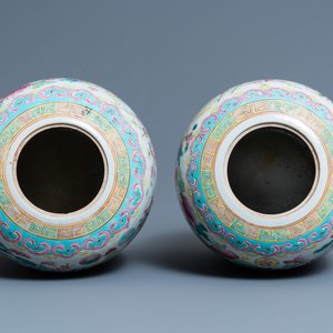Une paire de pots couverts en porcelaine de Chine famille rose à décor d'antiquités, 19ème — photo 9