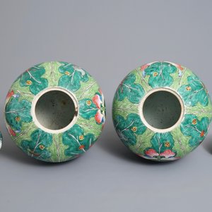 Une paire de pots couverts en porcelaine de Chine famille rose à décor de choux, 19ème — photo 5