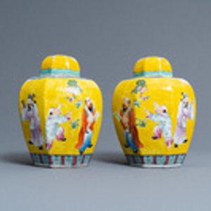 Une paire de pots couverts en porcelaine de Chine famille rose à décor d'immortels, marque de Jiaqing, République — photo 2