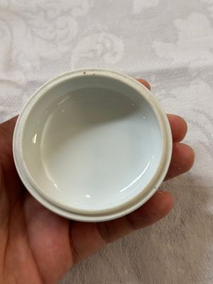 Une paire de pots couverts en porcelaine de Chine famille rose à décor d'oiseaux et de fleurs, marque et époque Guangxu — photo 3