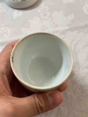 Une paire de pots couverts en porcelaine de Chine famille rose à décor d'oiseaux et de fleurs, marque et époque Guangxu — photo 7