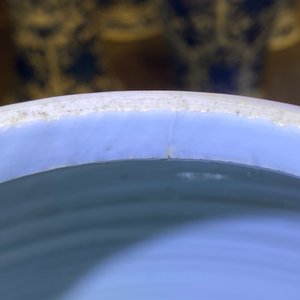 Une paire de pots couverts en porcelaine de Chine famille rose à décor floral, Yongzheng — photo 7