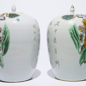 Une paire de pots couverts en porcelaine de Chine famille rose aux grues et cerfs, 19/20ème — photo 3