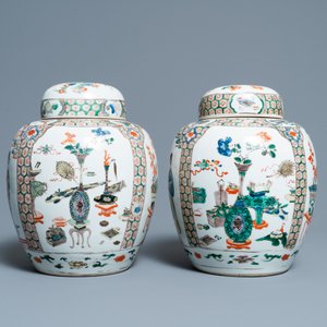 Une paire de pots couverts en porcelaine de Chine famille verte, Kangxi — photo 4