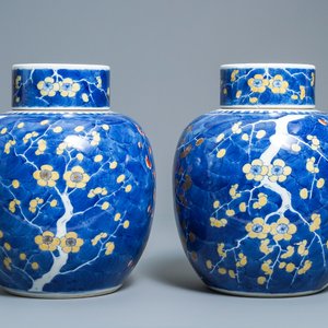 Une paire de pots couverts en porcelaine de Chine polychrome, 19ème — photo 3