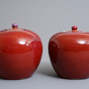 Une paire de pots couverts en porcelaine de Chine sang de boeuf, 19ème — photo 2