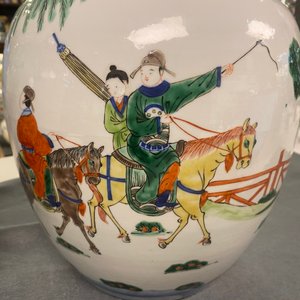 Une paire de pots couverts en porcelaine de Chine wucai, marque de Wanli, 19ème — photo 13