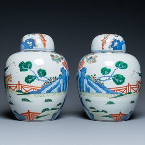 Une paire de pots couverts en porcelaine de Chine wucai, marque de Wanli, 19ème — photo 2