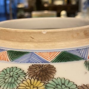 Une paire de pots couverts en porcelaine de Chine wucai, marque de Wanli, 19ème — photo 7