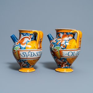 Une paire de pots de pharmacie en majolique italienne polychrome, Casteldurante, 16ème — photo 2