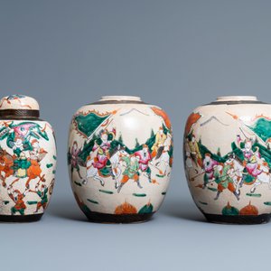 Une paire de pots et un pot couvert en porcelaine de Chine dite 'de Nankin' famille rose, 19ème — photo 4