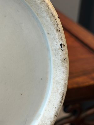 Une paire de pots et un vase en porcelaine de Chine en bleu et blanc, marque de Kangxi, 19ème — photo 17